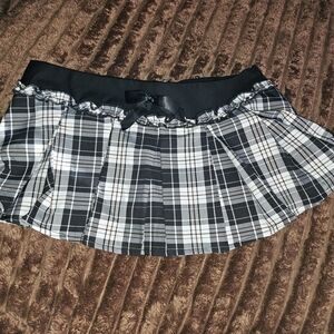Black and White Mini Skater Skort with Pleated Ruffles